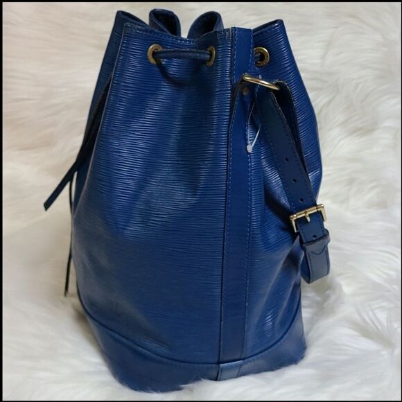 💯 Authentic Louis Vuitton Epi Noe Bag🍀 - Picture 9 of 17